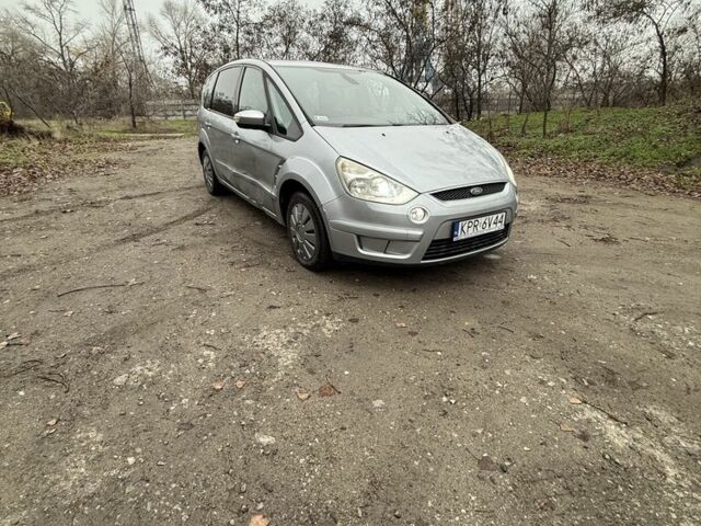 Серый Форд Си-Макс, объемом двигателя 1.8 л и пробегом 180 тыс. км за 2500 $, фото 1 на Automoto.ua