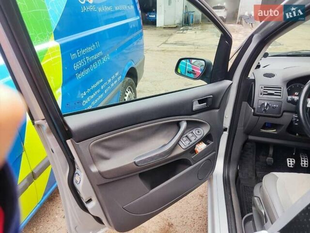 Серый Форд Си-Макс, объемом двигателя 1.8 л и пробегом 330 тыс. км за 6500 $, фото 1 на Automoto.ua