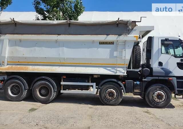 Белый Форд Карго, объемом двигателя 0 л и пробегом 152 тыс. км за 85000 $, фото 1 на Automoto.ua