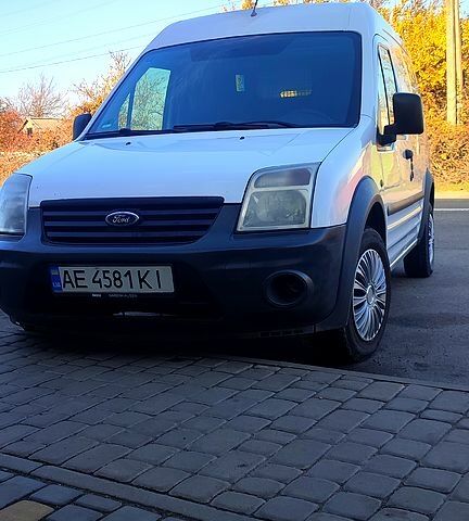 Белый Форд Коннект, объемом двигателя 1.8 л и пробегом 200 тыс. км за 4200 $, фото 1 на Automoto.ua