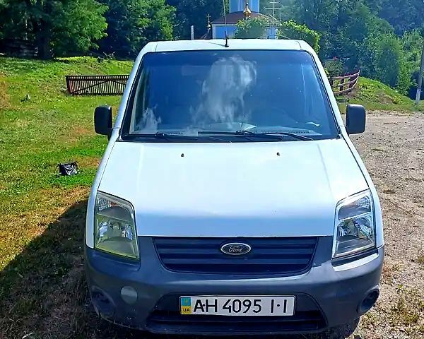 Белый Форд Коннект, объемом двигателя 1.8 л и пробегом 200 тыс. км за 4700 $, фото 1 на Automoto.ua