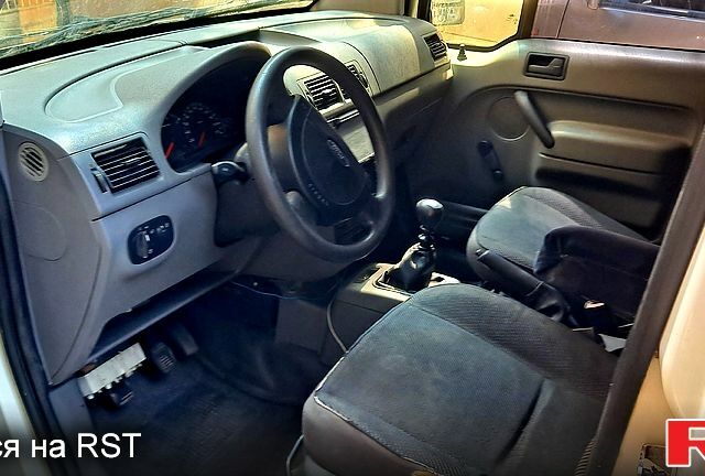 Форд Коннект, об'ємом двигуна 18 л та пробігом 260 тис. км за 1800 $, фото 1 на Automoto.ua