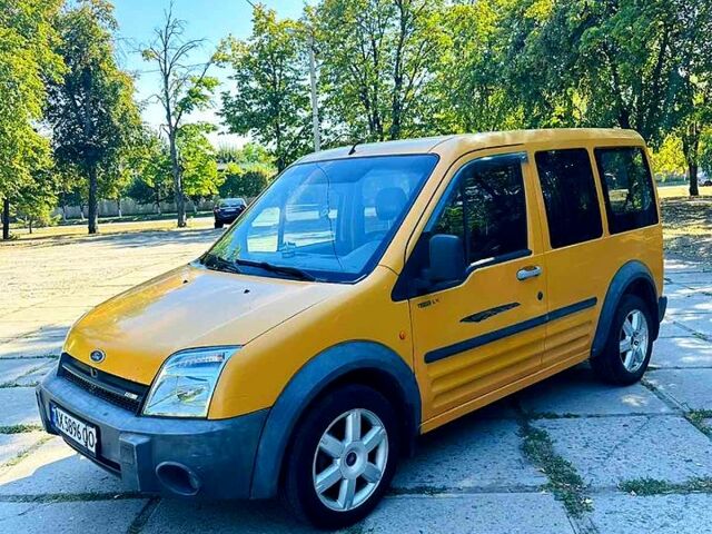 Желтый Форд Коннект, объемом двигателя 1.8 л и пробегом 300 тыс. км за 2399 $, фото 1 на Automoto.ua