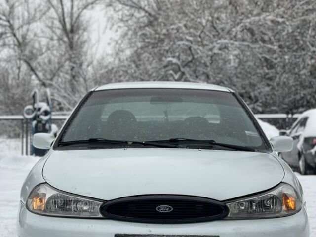 Белый Форд Контур, объемом двигателя 2 л и пробегом 200 тыс. км за 1499 $, фото 1 на Automoto.ua