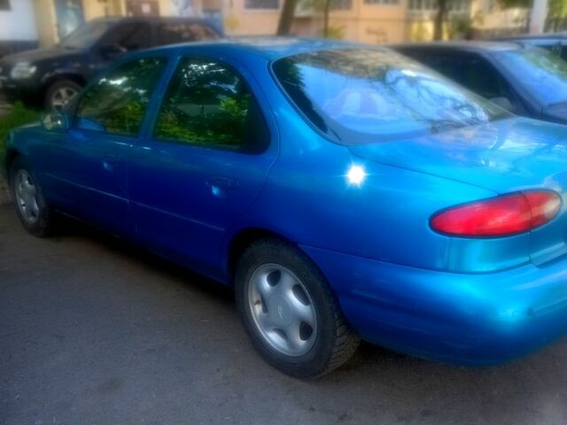 Синій Форд Контур, об'ємом двигуна 2 л та пробігом 190 тис. км за 2800 $, фото 1 на Automoto.ua