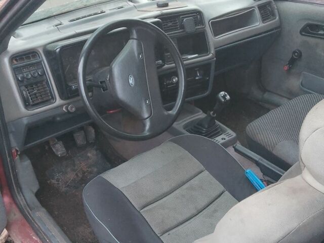 Красный Форд Кугар, объемом двигателя 1.6 л и пробегом 500 тыс. км за 392 $, фото 1 на Automoto.ua