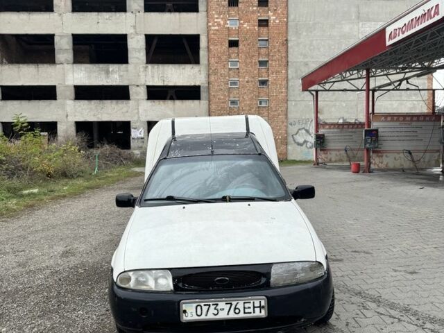Білий Форд Кур'єр, об'ємом двигуна 1.8 л та пробігом 193 тис. км за 643 $, фото 1 на Automoto.ua