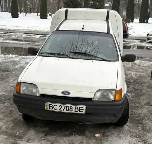 Белый Форд Курьер, объемом двигателя 1.3 л и пробегом 200 тыс. км за 800 $, фото 1 на Automoto.ua