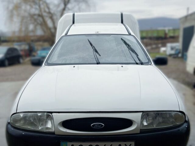 Белый Форд Курьер, объемом двигателя 0 л и пробегом 340 тыс. км за 850 $, фото 1 на Automoto.ua