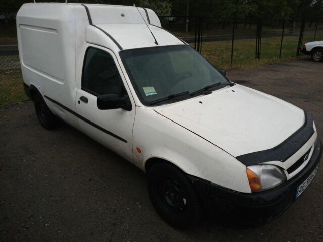 Белый Форд Курьер, объемом двигателя 1.8 л и пробегом 170 тыс. км за 40000 $, фото 1 на Automoto.ua