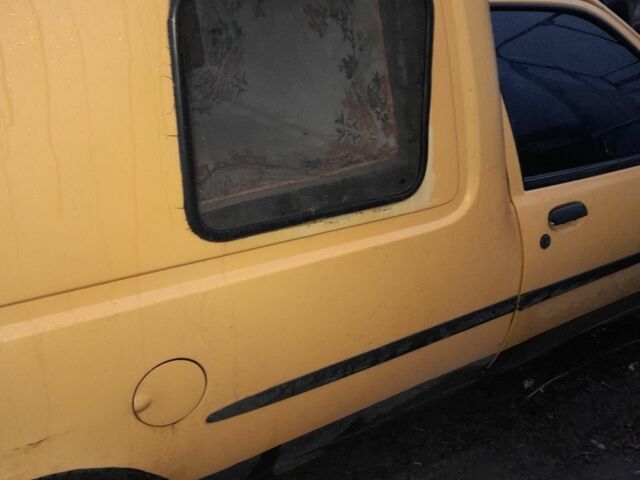 Оранжевый Форд Курьер, объемом двигателя 2 л и пробегом 300 тыс. км за 1538 $, фото 1 на Automoto.ua