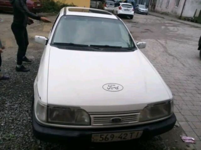 Белый Форд Другая, объемом двигателя 2 л и пробегом 500 тыс. км за 355 $, фото 1 на Automoto.ua