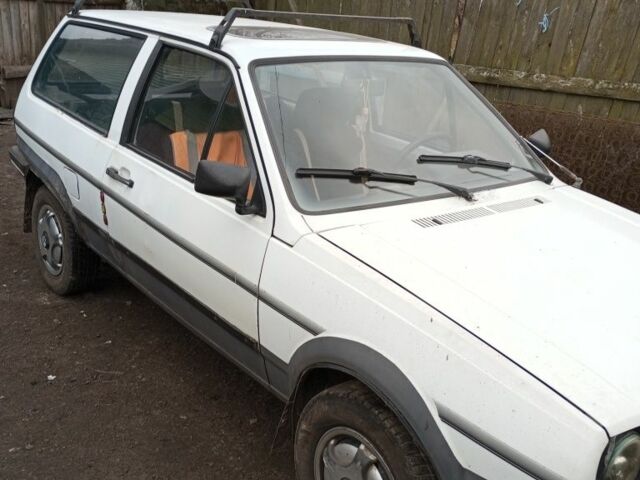 Білий Форд Інша, об'ємом двигуна 1 л та пробігом 275 тис. км за 949 $, фото 1 на Automoto.ua