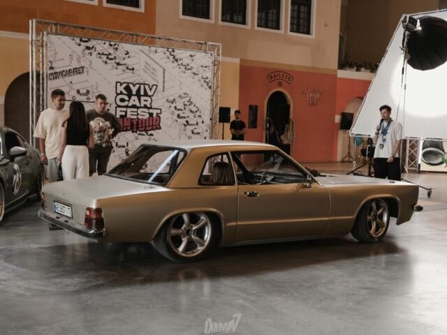 Жовтий Форд Інша, об'ємом двигуна 2 л та пробігом 1000 тис. км за 20000 $, фото 1 на Automoto.ua