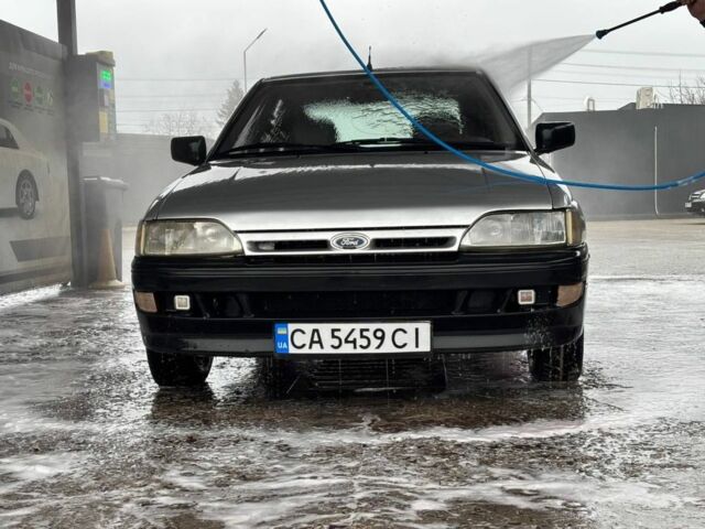 Сірий Форд Інша, об'ємом двигуна 1.6 л та пробігом 360 тис. км за 1000 $, фото 1 на Automoto.ua