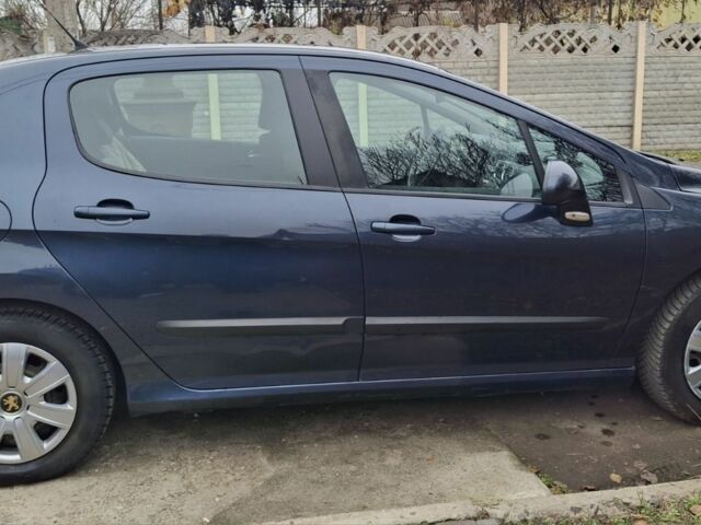 Синій Форд Інша, об'ємом двигуна 1.6 л та пробігом 200 тис. км за 4000 $, фото 1 на Automoto.ua