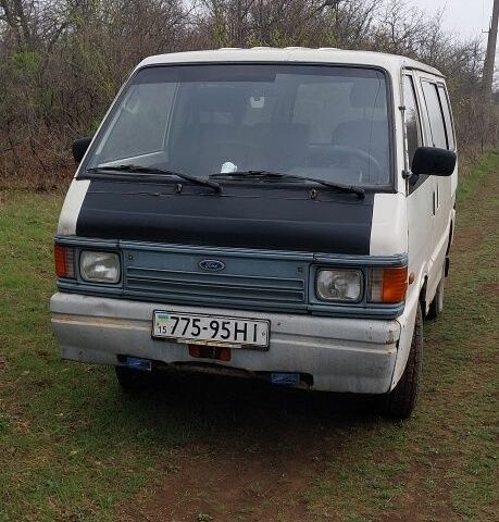 Белый Форд Эконован, объемом двигателя 2 л и пробегом 500 тыс. км за 1000 $, фото 1 на Automoto.ua