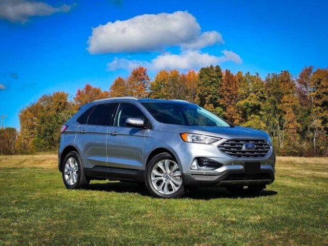Сірий Форд Едж, об'ємом двигуна 2 л та пробігом 17 тис. км за 13200 $, фото 1 на Automoto.ua