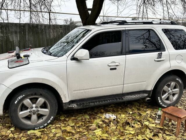 Белый Форд Эскейп, объемом двигателя 3 л и пробегом 220 тыс. км за 8500 $, фото 1 на Automoto.ua