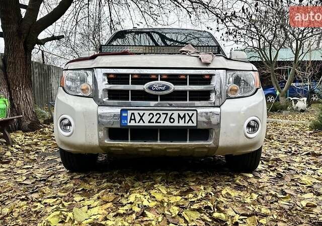Белый Форд Эскейп, объемом двигателя 3 л и пробегом 220 тыс. км за 8500 $, фото 1 на Automoto.ua