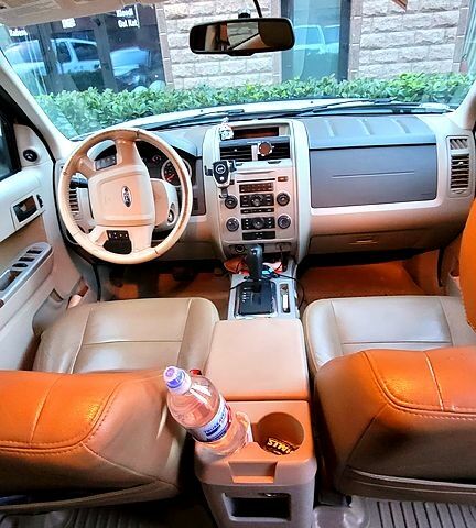 Белый Форд Эскейп, объемом двигателя 2.5 л и пробегом 290 тыс. км за 7500 $, фото 1 на Automoto.ua