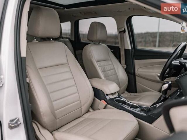 Белый Форд Эскейп, объемом двигателя 2 л и пробегом 167 тыс. км за 12200 $, фото 1 на Automoto.ua