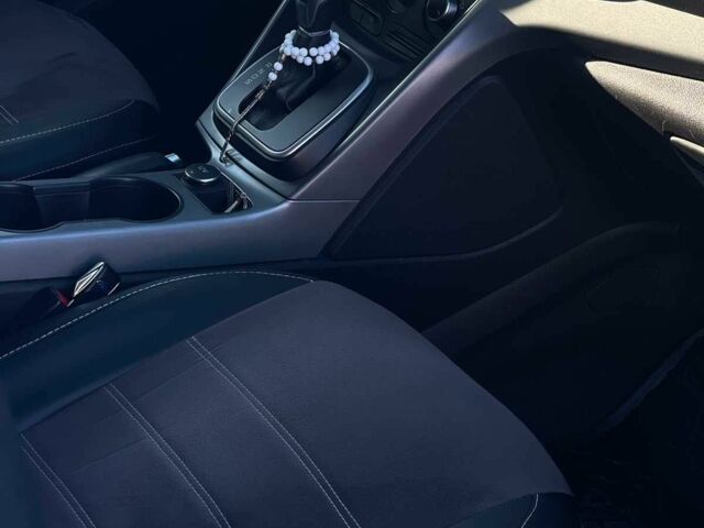 Белый Форд Эскейп, объемом двигателя 1.6 л и пробегом 207 тыс. км за 10000 $, фото 1 на Automoto.ua