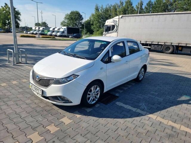 Білий Форд Ескейп, об'ємом двигуна 1.6 л та пробігом 220 тис. км за 9500 $, фото 1 на Automoto.ua