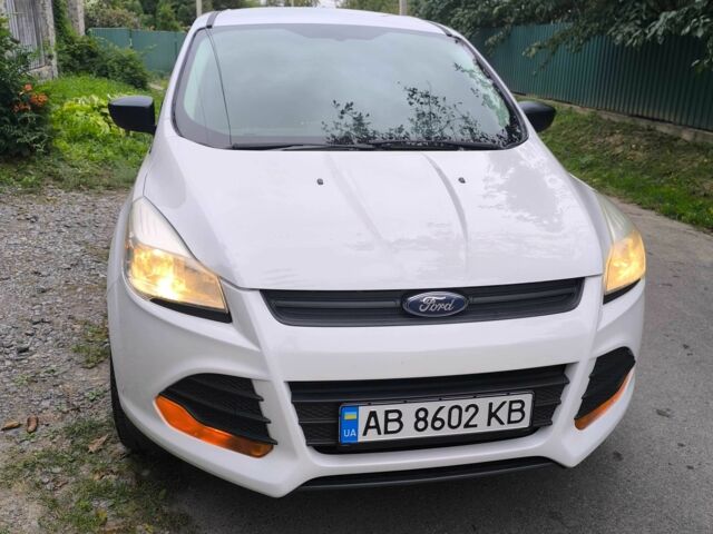 Білий Форд Ескейп, об'ємом двигуна 2.5 л та пробігом 200 тис. км за 10500 $, фото 1 на Automoto.ua