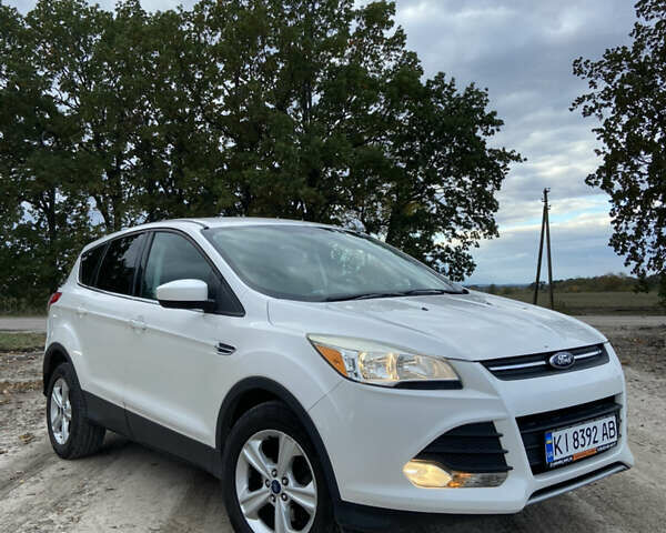 Белый Форд Эскейп, объемом двигателя 1.6 л и пробегом 178 тыс. км за 8999 $, фото 1 на Automoto.ua