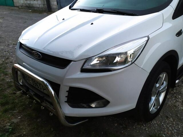 Белый Форд Эскейп, объемом двигателя 2.5 л и пробегом 180 тыс. км за 11400 $, фото 1 на Automoto.ua