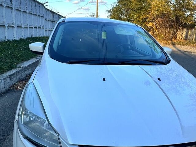 Белый Форд Эскейп, объемом двигателя 2.5 л и пробегом 141 тыс. км за 10200 $, фото 1 на Automoto.ua