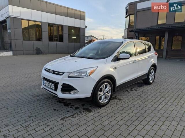 Белый Форд Эскейп, объемом двигателя 2.49 л и пробегом 208 тыс. км за 10800 $, фото 1 на Automoto.ua