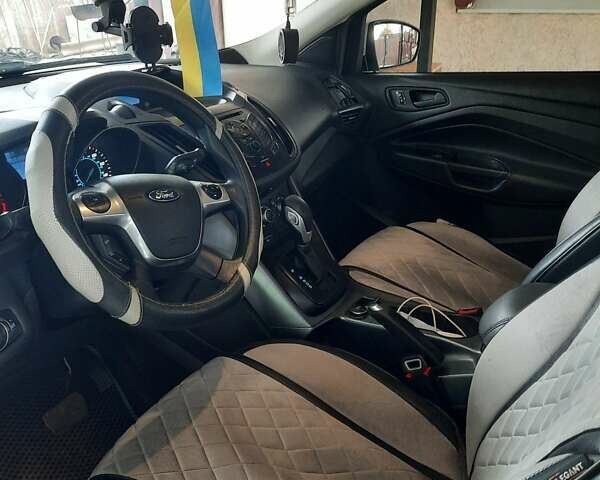 Белый Форд Эскейп, объемом двигателя 2.5 л и пробегом 151 тыс. км за 12000 $, фото 1 на Automoto.ua