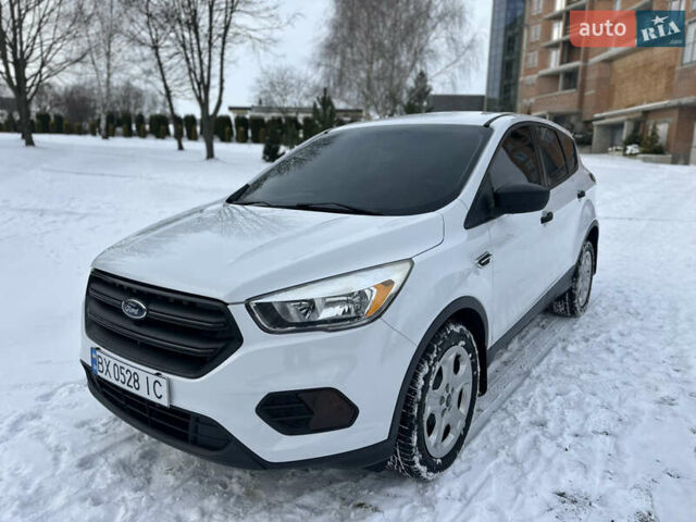 Белый Форд Эскейп, объемом двигателя 2.5 л и пробегом 312 тыс. км за 10500 $, фото 1 на Automoto.ua