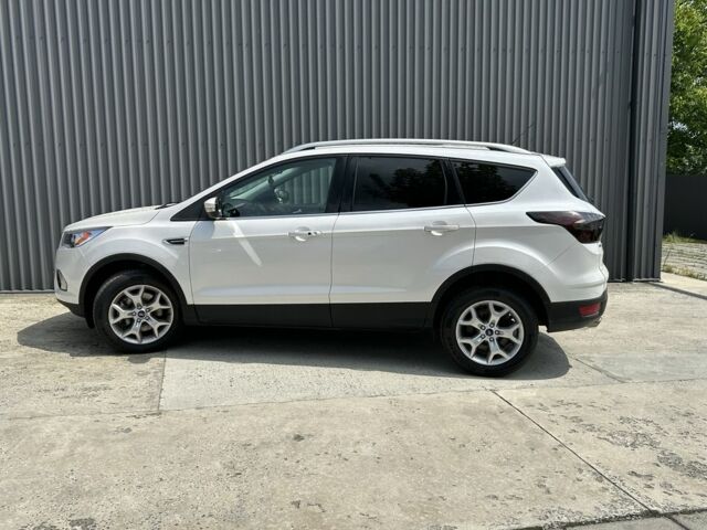 Белый Форд Эскейп, объемом двигателя 2 л и пробегом 216 тыс. км за 11900 $, фото 1 на Automoto.ua