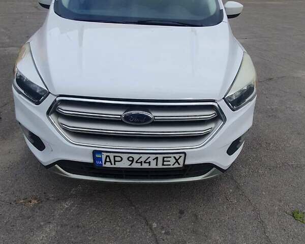 Белый Форд Эскейп, объемом двигателя 1.5 л и пробегом 146 тыс. км за 12200 $, фото 1 на Automoto.ua