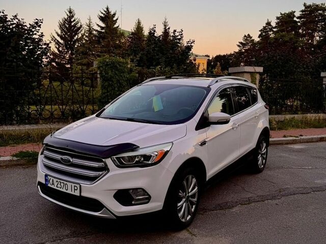 Белый Форд Эскейп, объемом двигателя 2 л и пробегом 170 тыс. км за 11000 $, фото 1 на Automoto.ua