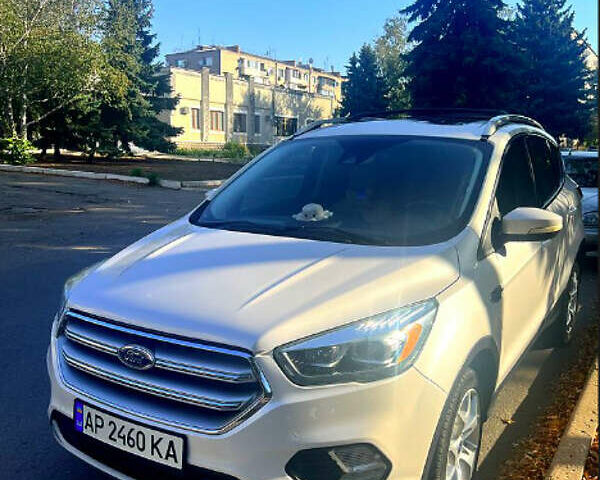 Белый Форд Эскейп, объемом двигателя 2 л и пробегом 181 тыс. км за 12400 $, фото 1 на Automoto.ua