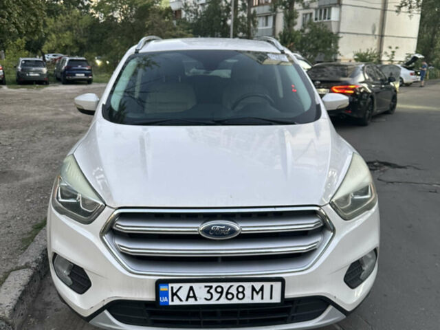 Белый Форд Эскейп, объемом двигателя 1.5 л и пробегом 260 тыс. км за 12900 $, фото 1 на Automoto.ua