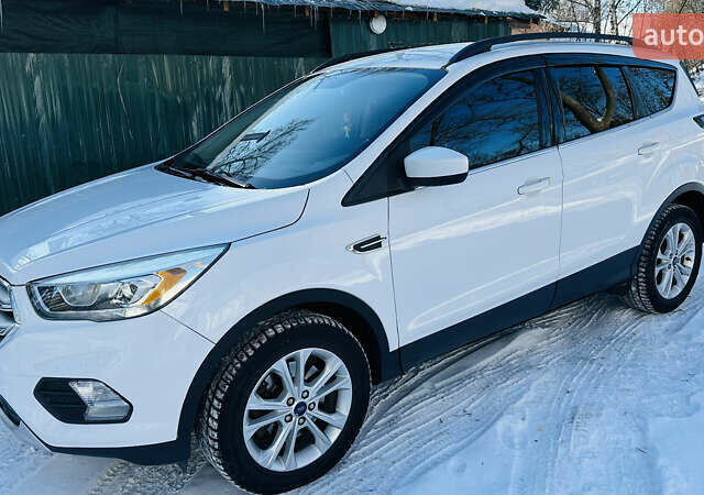 Білий Форд Ескейп, об'ємом двигуна 1.5 л та пробігом 110 тис. км за 12500 $, фото 1 на Automoto.ua