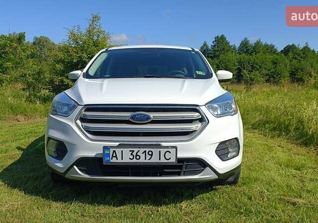 Белый Форд Эскейп, объемом двигателя 2 л и пробегом 175 тыс. км за 14500 $, фото 1 на Automoto.ua