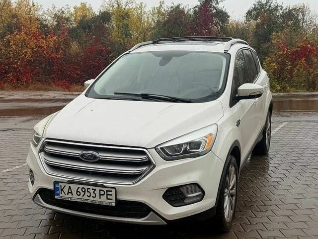 Белый Форд Эскейп, объемом двигателя 2 л и пробегом 121 тыс. км за 11600 $, фото 1 на Automoto.ua