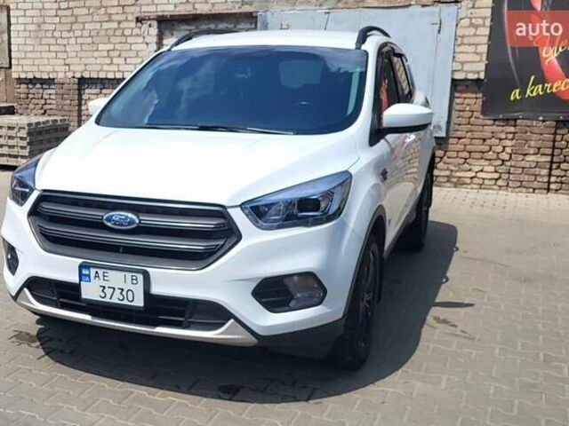 Белый Форд Эскейп, объемом двигателя 1.5 л и пробегом 137 тыс. км за 13700 $, фото 1 на Automoto.ua