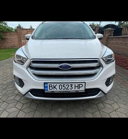 Белый Форд Эскейп, объемом двигателя 2 л и пробегом 100 тыс. км за 15200 $, фото 1 на Automoto.ua