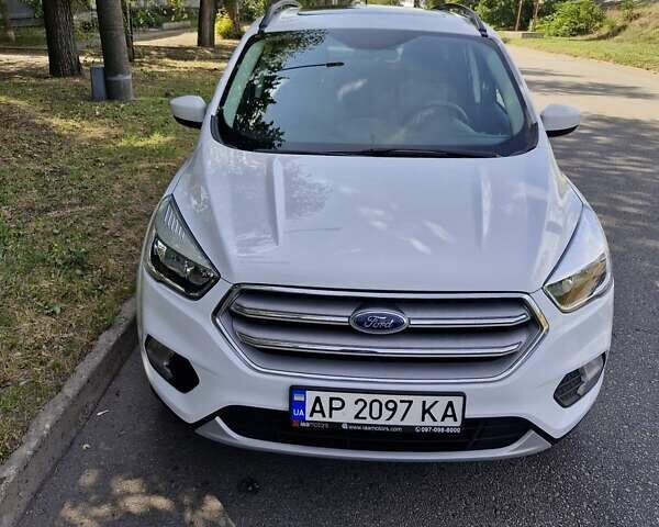 Белый Форд Эскейп, объемом двигателя 1.5 л и пробегом 125 тыс. км за 15500 $, фото 1 на Automoto.ua