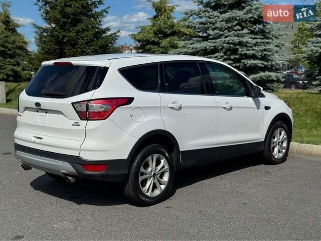 Білий Форд Ескейп, об'ємом двигуна 1.5 л та пробігом 115 тис. км за 9000 $, фото 1 на Automoto.ua