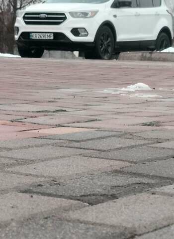 Белый Форд Эскейп, объемом двигателя 1.5 л и пробегом 157 тыс. км за 16300 $, фото 1 на Automoto.ua