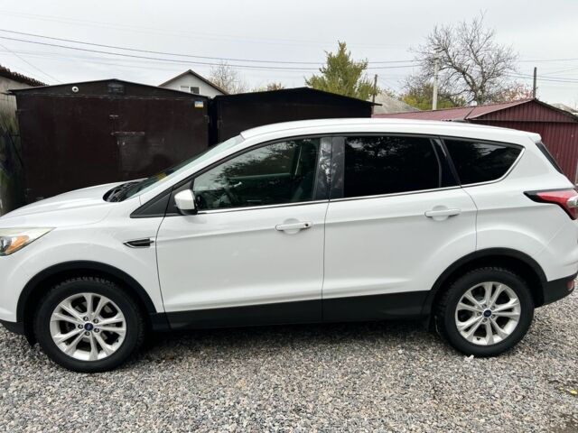 Форд Эскейп 2017 в Харькове на Automoto.ua Белый Форд Эскейп, объемом двигателя 1.5 л и пробегом 158 тыс. км за 13800 $, фото 1 на Automoto.ua