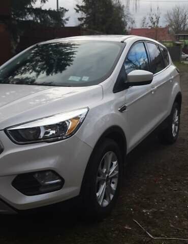 Білий Форд Ескейп, об'ємом двигуна 1.5 л та пробігом 62 тис. км за 14300 $, фото 1 на Automoto.ua